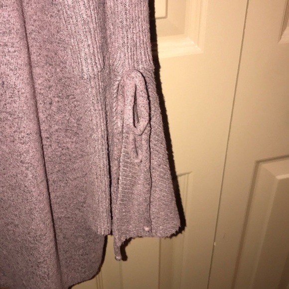 🌻 2/$15 Purple V-neck Bell Sleeves Sweater - Picture 2 of 4